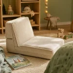 Chauffeuse chambre enfant : fauteuil compact en velours côtelé, lit d’appoint